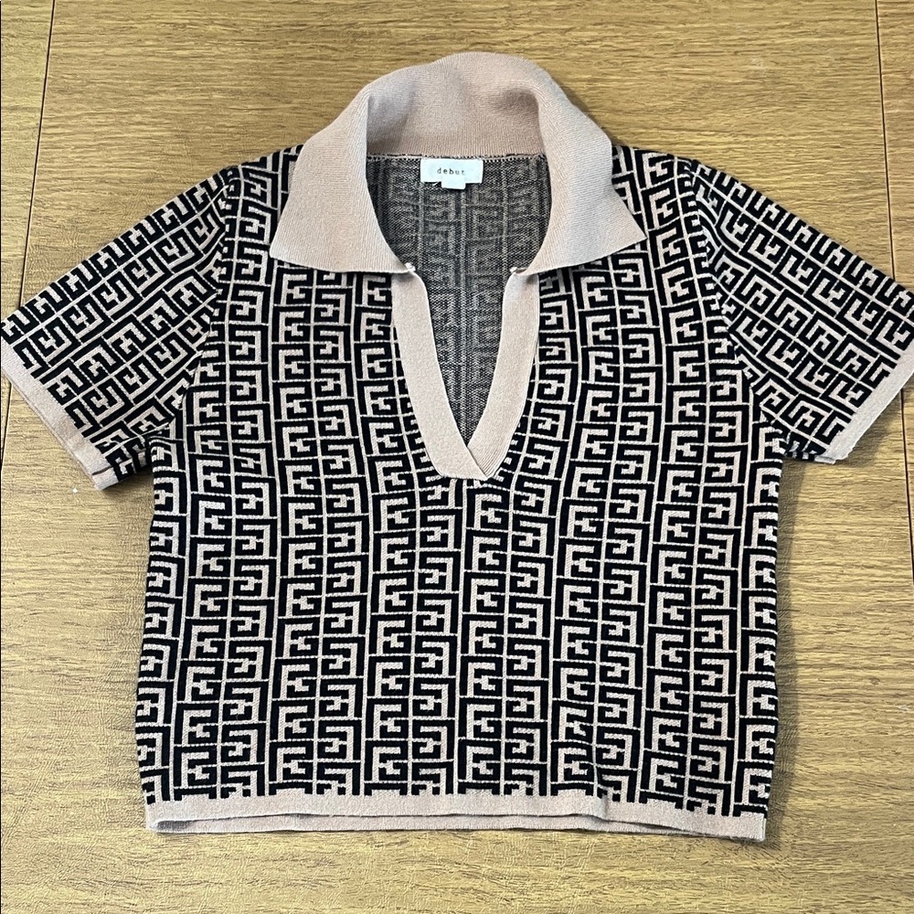 debut Short-Sleeve Knit Cropped Polo in Black & Camel, Soft & Stretchy, Size S